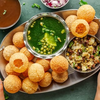 Panipuri (18 pcs) with Paani (2 types) and Ragda